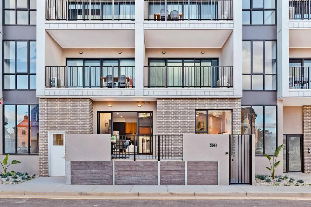 Jewel On Jubilee - New 1 Bed Apt With Parking Apartment Port Adelaide Exterior photo