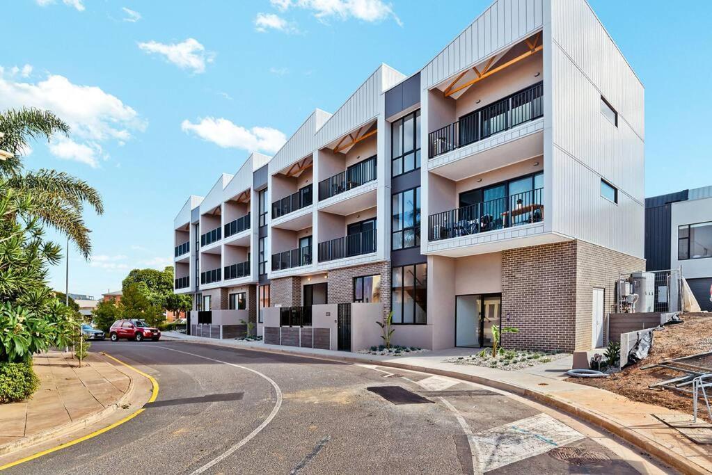 Jewel On Jubilee - New 1 Bed Apt With Parking Apartment Port Adelaide Exterior photo